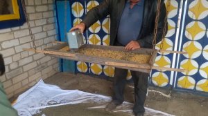 Очистка ячменя в ручную.