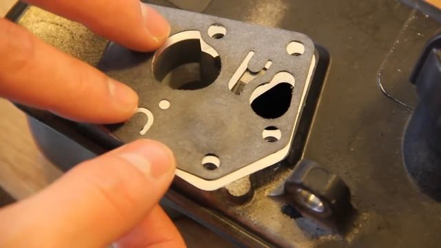 How to Replace Diaphragm and Gasket on Briggs and Stratton Engine Primer Carburetor смотреть онлайн