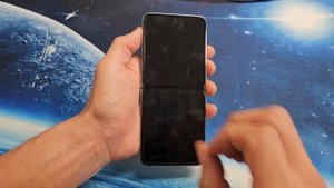 Black Screen on Samsung Galaxy Z Flip 5? Easy Fixes!