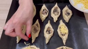 Лодочки из слоеного теста с грибами | Готовлю в духовке на мультипокрытии