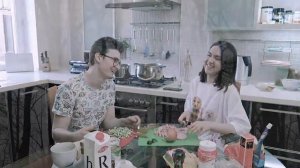 Смешные моменты из видео Anastasiz-ГОТОВИМ С КРАШЕМ (feat. БРАЙН МАПС)