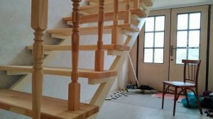 СТРОИМ ДОМ - Дешёвая лестница своими руками.mp4