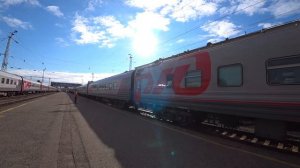Прибытие поезда 1 "Россия" Владивосток - Москва на вокзал Кирова (17 июля 2020, Full HD)