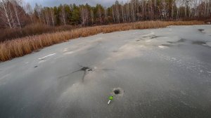 ВЫДЕРЖИТ ЛИ ?!!! ОПАСНЫЙ ПЕРВЫЙ ЛЁД 2021-2022! Зимняя рыбалка на озере.