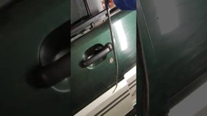 Nissan Terrano II locked door unclok.