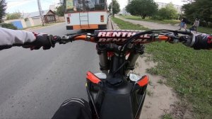 На мотоцикле по городу/на заднем колесе/так делать не стоит/КТМ/around the city on a motorcycle