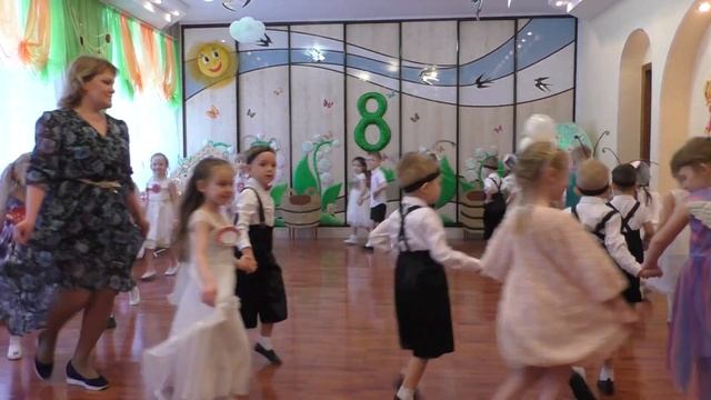 Средняя группа танец Хорошо весной
