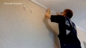 Как правильно клеить потолочный плинтус из пенопласта?