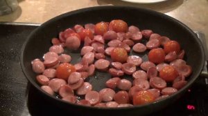 БЫСТРЫЙ РЕЦЕПТ!!!- ЯИЧНИЦА с помидорами и сосисками