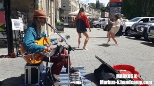 Busker gets them dancing in Hobart! - ‘Sixteen Tons’