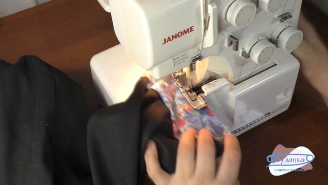 Хотите интересную модель брюк? Обработайте низ контрастной обтачкой.