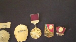 Значки ссср ударник и победитель соцсоревнования