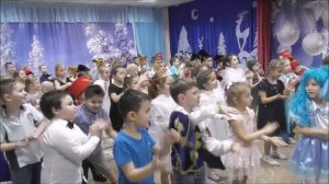 Игра на ускорение «Лепим, лепим ком большой». Ведущая - Юданова Ангелина. Мы танцуем, мы играем.