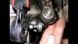 Очистка механизма переключения передач на Ford Fusion.mp4
