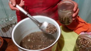 Маринованные опята с маслом
