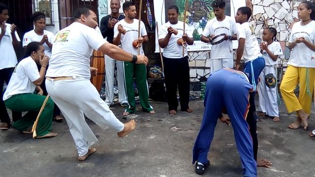 Grupo de Capoeira Resiliência ➡Prof Macaco e Monitor Lino Na Fé смотреть онлайн