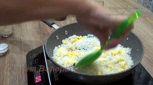 Рис жареный с яйцом по - китайски (蛋炒饭, Dàn chǎofàn). Китайская кухня. Fried rice with egg.
