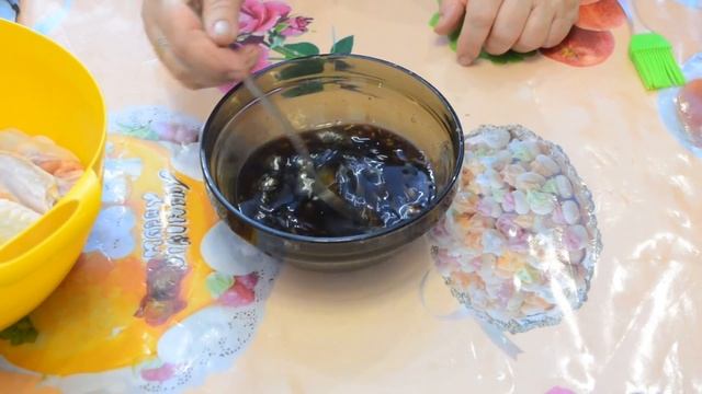 Куриные крылышки в медово - соевом соусе в духовке.