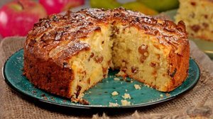 Пышный и сочный одновременно.
ТВОРОЖНЫЙ ПИРОГ С ФРУКТАМИ И ИЗЮМОМ