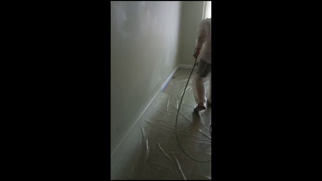 Окраска стен безвоздушным аппаратом