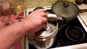 ХОЛОДЕЦ ИЗ СВИНИНЫ С ДОБАВЛЕНИЕМ ГОВЯДИНЫ, КУРИЦЫ И СВИНЫХ ЖЕЛУДКОВ.