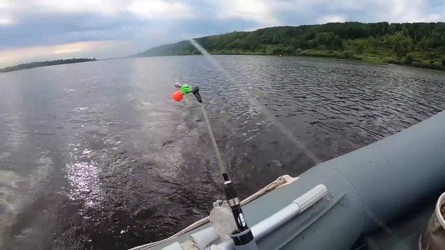 ТАКИХ ЛОШАДЕЙ Я ЕЩЕ НЕ ЛОВИЛ! Пришел ЛЕЩ и привел с собой эту вкуснейшую рыбу! Рыбалка на кольцо смотреть онлайн