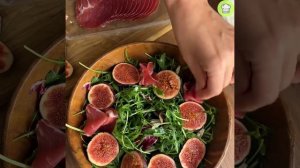 Салат с инжиром и сыром страчателла