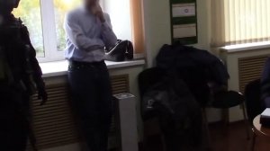 Задержание главы Гагаринского района Смоленской области Романа Журавлёва на рабочем месте