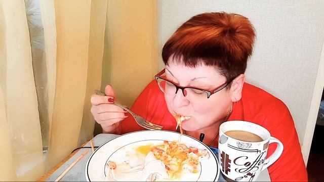 мукбанг Яичница почти с крабом/жру и чавкаю/Юлька вернулась/обжор на камеру/Mukbang/
