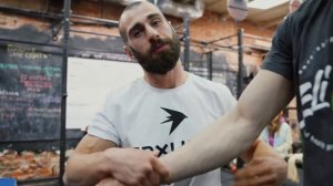 САРЫЧЕВ ПРОТИВ САМОГО СИЛЬНОГО ШКОЛЬНИКА / АРМРЕСТЛИНГ