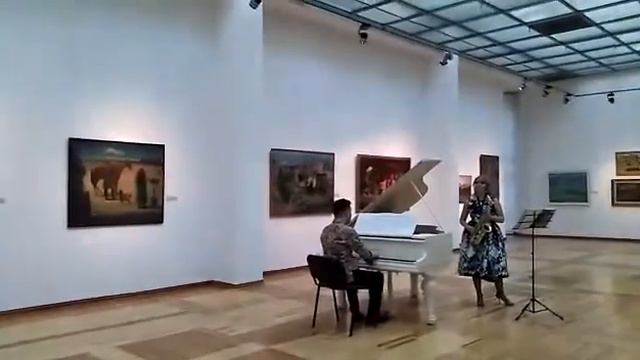 Пиа­нист-виртуоз Олег ПЕРЕВЕРЗЕВ играет в дуэте с саксофонисткой Татьяной КАЗИМИРУК