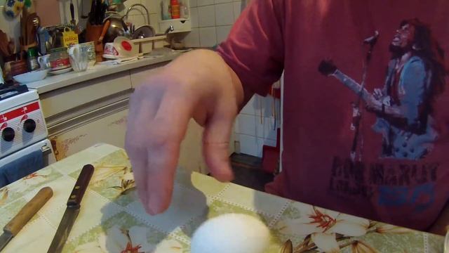 Как отличить сырое яйцо от вареного ! смотреть онлайн