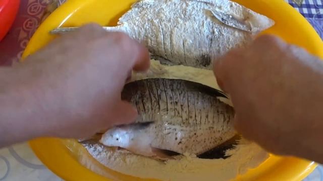 КАК ЖАРИТЬ МЕЛКУЮ КОСТЛЯВУЮ РЫБУ.Жареная Густера,Подлещик,Синец,Вобла
