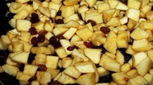 Постный штрудель с яблоками и изюмом