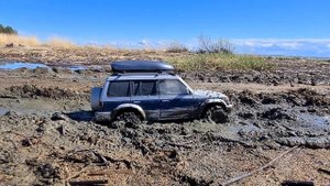 Нашли грязь и давай месить  MITSUBISHI PAJERO  и Toyota Land Cruiser 76. RC off-road. RGT EX86190