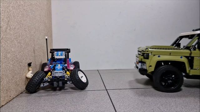 Lego МАШИНКА...Ленд Ровер Дефендер ПРОТИВ внедорожного багги смотреть онлайн