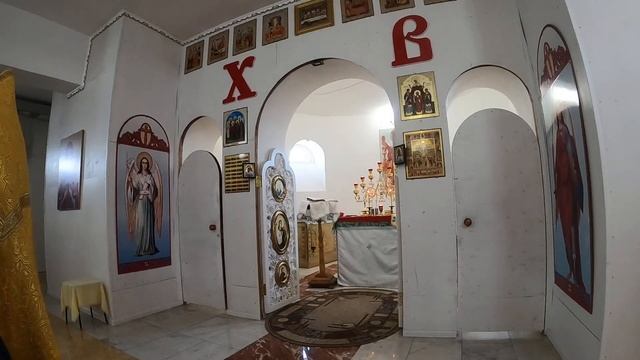 Дорогие братья сестры! Божественная служба в храме Святой Троицы смотреть онлайн