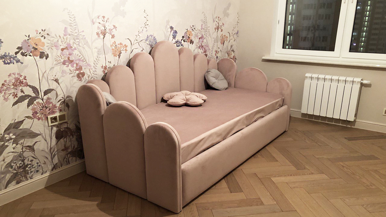 Детский диванчик-кроватка Бамбини в нежно-розовом цвете