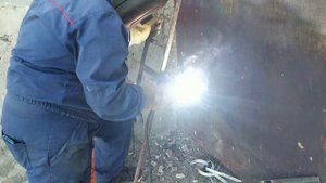 Отвод воды с крыши от ворот гаража, ч. 1