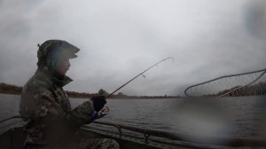 Окуневая рыбалка на реке Ловать, у деревни Взвад