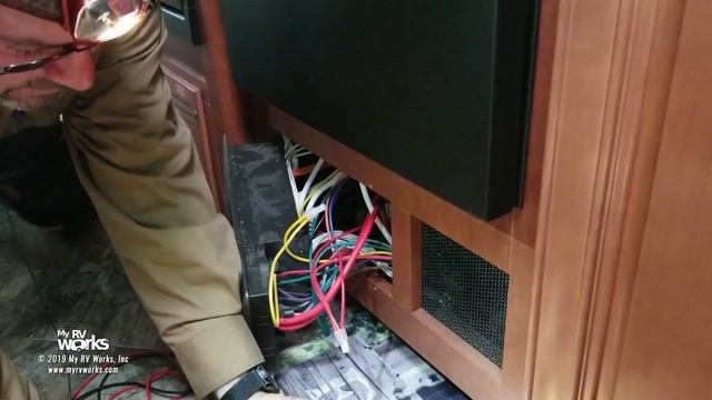 RV Power Problem Leads to Converter Diagnosis and Replacement смотреть онлайн