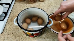 ??КАК ЛЕГКО ПОЧИСТИТЬ ВАРЕНЫЕ ЯЙЦА. ПРОВЕРЯЮ ДВА ЛАЙФХАКА