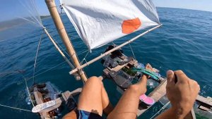 Самодельная яхта за 200 рублей(не тысяч) Ветра больше нет, как вернутся домой???