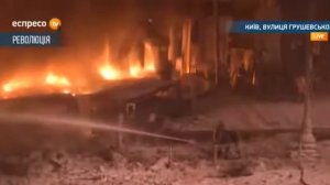 Жестокое противостояние Беркута Радикалы нападают на Беркут Майдан Киев 2014