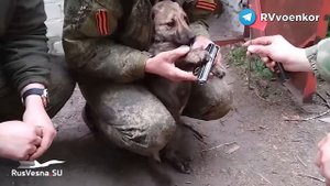 Шок: русские солдаты захватили в плен украинца и заставляют его принять присягу Российской Федераци