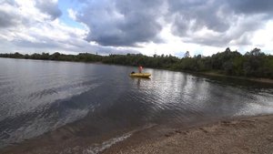 ? Как стоять в лодке НДНД со спиннингом?