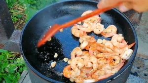 Креветки с чесноком в сливочном соусе. Теперь креветки так готовлю всегда | ПАПА В ДЕЛЕ