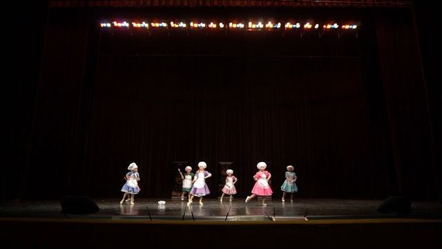 Танцевальная студия "Танцующие звезды" номер "Кашка" смотреть онлайн