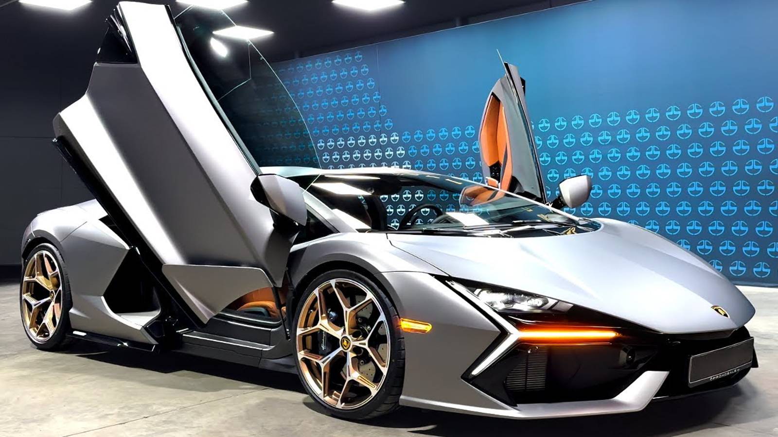 Lamborghini Revuelto (2025) — визуальный обзор + ЗВУК