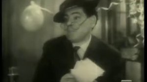 Аркадий Райкин - читает газету и вспоминает детей